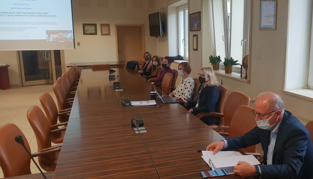 Obrona pracy doktorskiej magistra Mariusza Gorustowicza w Sali Rady Wydziału Inżynierii Zarządzania