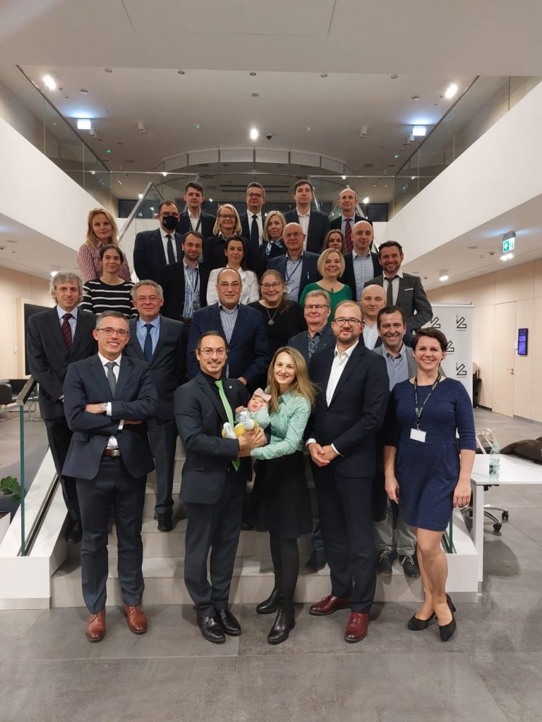 Zdjęcie grupowe uczestników Inauguracji Centrum Foresightu i Internacjonalizacji