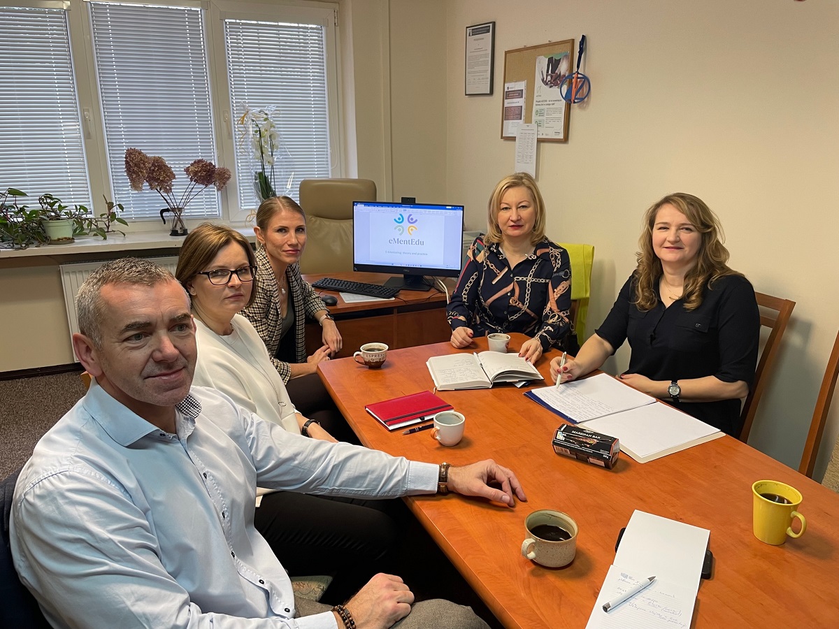 Zespół projektu pt. E-mentoring: a new qualification for continuing educationand training z WIZ PB