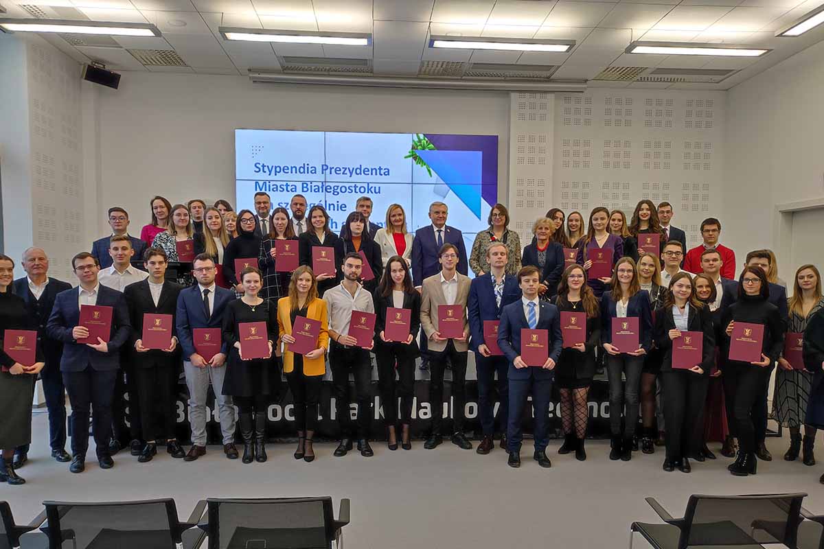 Zdjęcie grupowe stypendystów