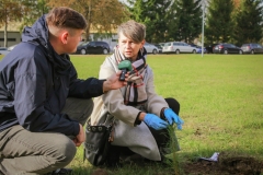 2024-10-21 Zielony Ślad WIZ - sadzenie drzew na Kampusie Wydziału Inżynierii Zarządzania - Moja Zielona Politechnika foto: Piotr Iwanicki HR Team