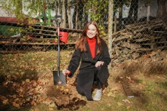2024-10-21 Zielony Ślad WIZ - sadzenie drzew na Kampusie Wydziału Inżynierii Zarządzania - Moja Zielona Politechnika foto: Piotr Iwanicki HR Team