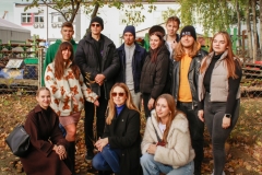 2024-10-21 Zielony Ślad WIZ - sadzenie drzew na Kampusie Wydziału Inżynierii Zarządzania - Moja Zielona Politechnika foto: Piotr Iwanicki HR Team