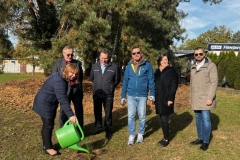 2024-10-21 Zielony Ślad WIZ - sadzenie drzew na Kampusie Wydziału Inżynierii Zarządzania - Moja Zielona Politechnika foto: z archiwum prof. Joanny Ejdys