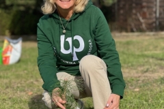 2024-10-21 Zielony Ślad WIZ - sadzenie drzew na Kampusie Wydziału Inżynierii Zarządzania - Moja Zielona Politechnika foto: z archiwum prof. Joanny Ejdys