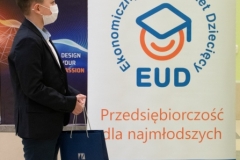 Wręczenie nagród najlepszym studentom Ekonomicznego Uniwersytetu Dziecięcego