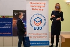 Wręczenie nagród najlepszym studentom Ekonomicznego Uniwersytetu Dziecięcego