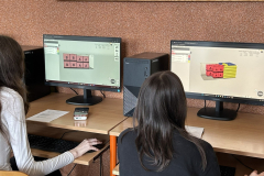 2026-03-30 Spotkanie-nauczycieli-i-uczniow-Zespolu-Szkol-nr-4-im.-Ziemi-Podlaskiej-w-Bielsku-Podlaskim-z-pracownikami-WIZ-PB-fot.-ZS-nr-4-Bielsk-Podlaski-2