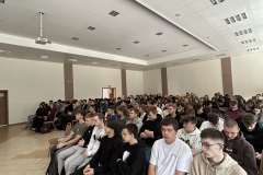 2026-03-30 Spotkanie-nauczycieli-i-uczniow-Zespolu-Szkol-nr-4-im.-Ziemi-Podlaskiej-w-Bielsku-Podlaskim-z-pracownikami-WIZ-PB-fot.-ZS-nr-4-Bielsk-Podlaski-2