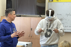 2026-03-30 Spotkanie-nauczycieli-i-uczniow-Zespolu-Szkol-nr-4-im.-Ziemi-Podlaskiej-w-Bielsku-Podlaskim-z-pracownikami-WIZ-PB-fot.-ZS-nr-4-Bielsk-Podlaski-2