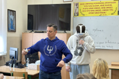 2026-03-30 Spotkanie-nauczycieli-i-uczniow-Zespolu-Szkol-nr-4-im.-Ziemi-Podlaskiej-w-Bielsku-Podlaskim-z-pracownikami-WIZ-PB-fot.-ZS-nr-4-Bielsk-Podlaski-2