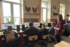 2026-03-30 Spotkanie-nauczycieli-i-uczniow-Zespolu-Szkol-nr-4-im.-Ziemi-Podlaskiej-w-Bielsku-Podlaskim-z-pracownikami-WIZ-PB-fot.-ZS-nr-4-Bielsk-Podlaski-2