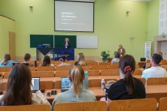 Spotkanie z absolwentkami kierunku zarządzanie II stopnia, specjalność: zarządzanie produktem i sprzedażą fot. T. Trochimczuk