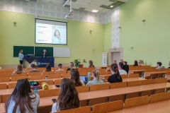 Spotkanie z absolwentkami kierunku zarządzanie II stopnia, specjalność: zarządzanie produktem i sprzedażą fot. T. Trochimczuk