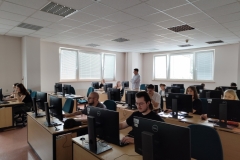 Studenci specjalności marketing internetowy w biznesie uczestniczyli w zajęciach z praktykiem z INFINITI GROUP