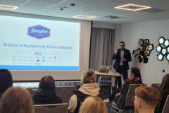 Wizyta studyjna w Hotelu Hampton by Hilton w Białymstoku min