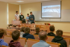 Wizyta uczniów z Zespołu Szkół nr 6 im. Karola Brzostowskiego w Suwałkach na WIZ PB fot. P. Krakowiecki KN Industry 4.0