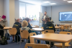 Wizyta uczniów z Zespołu Szkół nr 6 im. Karola Brzostowskiego w Suwałkach na WIZ PB fot. P. Krakowiecki KN Industry 4.0