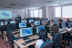 Wizyta uczniów z Zespołu Szkół nr 6 im. Karola Brzostowskiego w Suwałkach na WIZ PB fot. P. Krakowiecki KN Industry 4.0